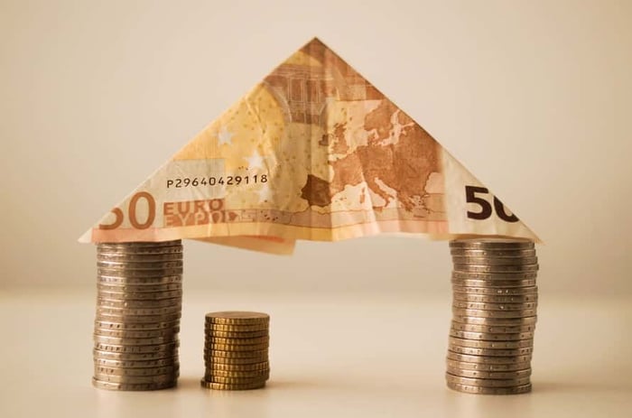 house-money-capitalism-fortune-12619-large.jpg